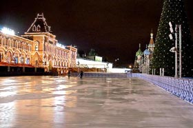 Каток на Красной площади в Москве... увеличить