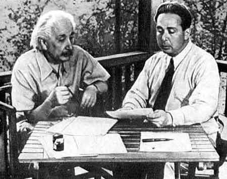 Эйнштейн и Сцилард, США, 1945 г.