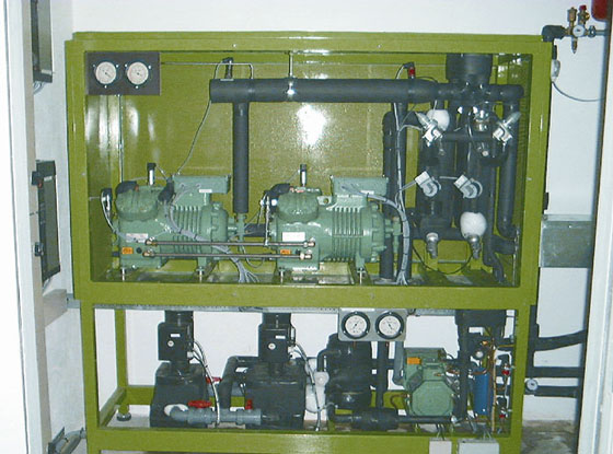 Рис. 13. Двухкаскадная холодильно-морозильная установка с поршневыми компрессорами 'Битцер': первый каскад на R290 (пропан), второй - на R744 (СО2)